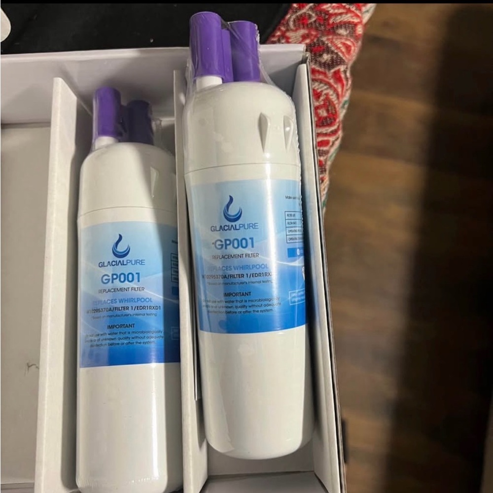 GP001 Refrigerator Water Filter - White with Purple Connector